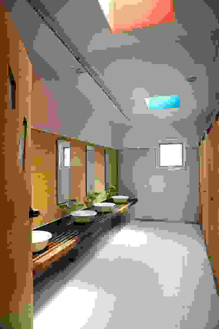 Toilet KAWA Design Group Banheiros modernos