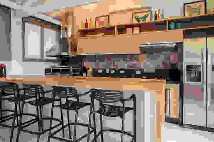 Cobertura São Caetano do Sul - SP, Biarari e Rodrigues Arquitetura e Interiores Biarari e Rodrigues Arquitetura e Interiores Kitchen Bench tops