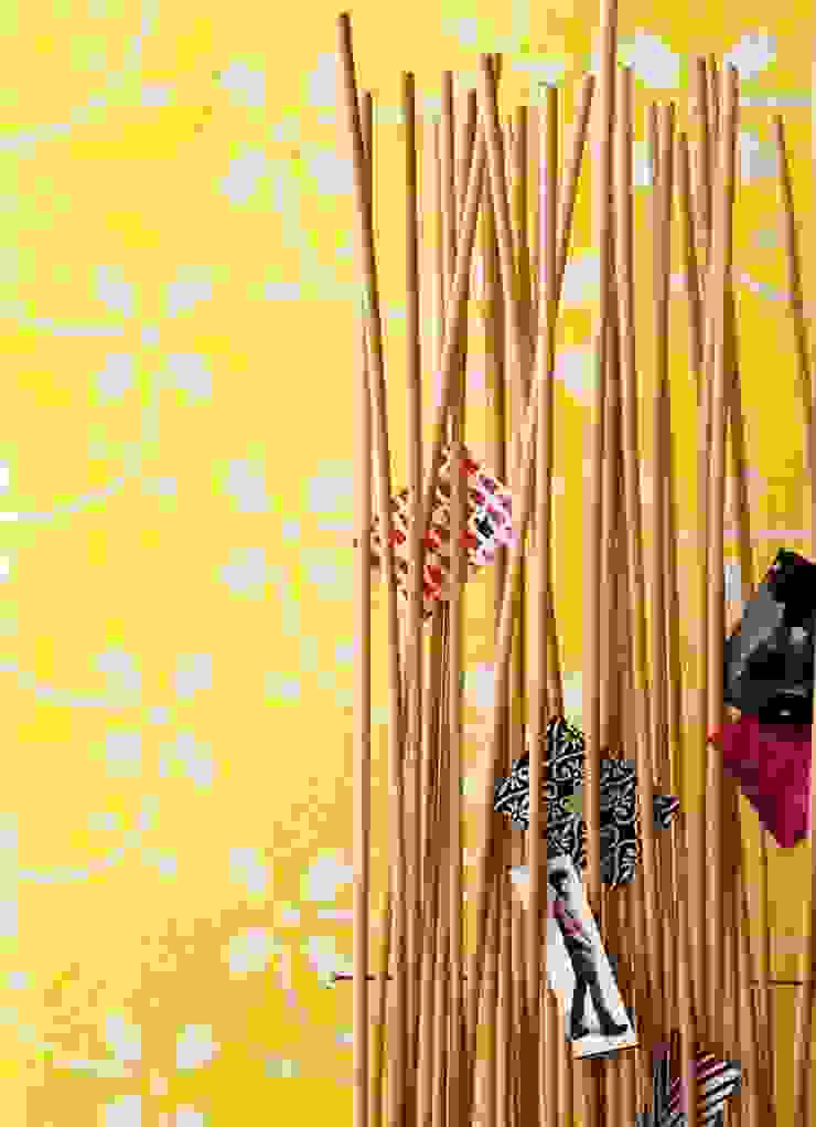 Individuelles Mosaikmuster in der Trendfarbe Gelb trend group Moderne Wände & Böden
