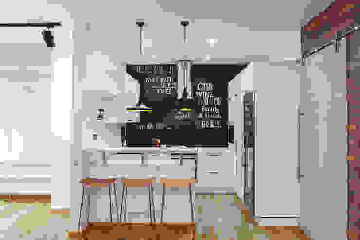 Грифельная стена в апартаментах в стиле лофт, IdeasMarket IdeasMarket Industrial style kitchen