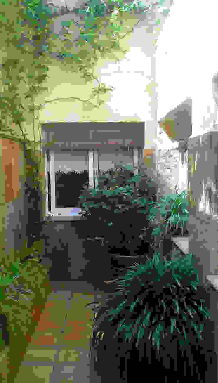 Varandas, marquises e terraços mediterrânicos por Vicente Galve Studio Mediterrânico