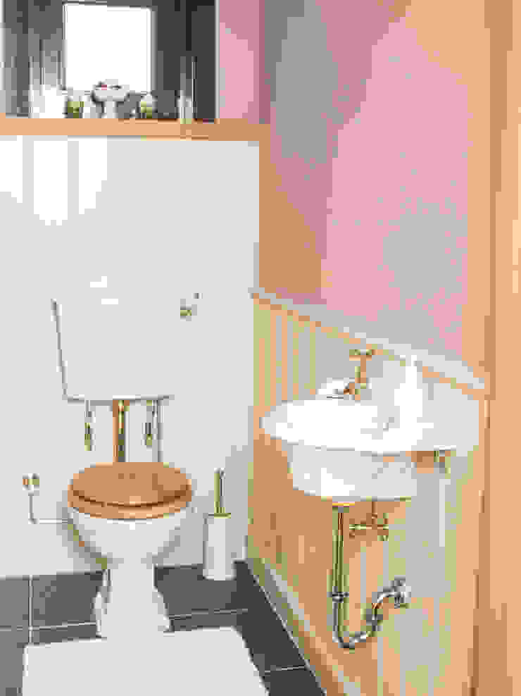 Kenny&Mason Cloakrooms, Kenny&Mason Kenny&Mason Country style bathroom Toilets