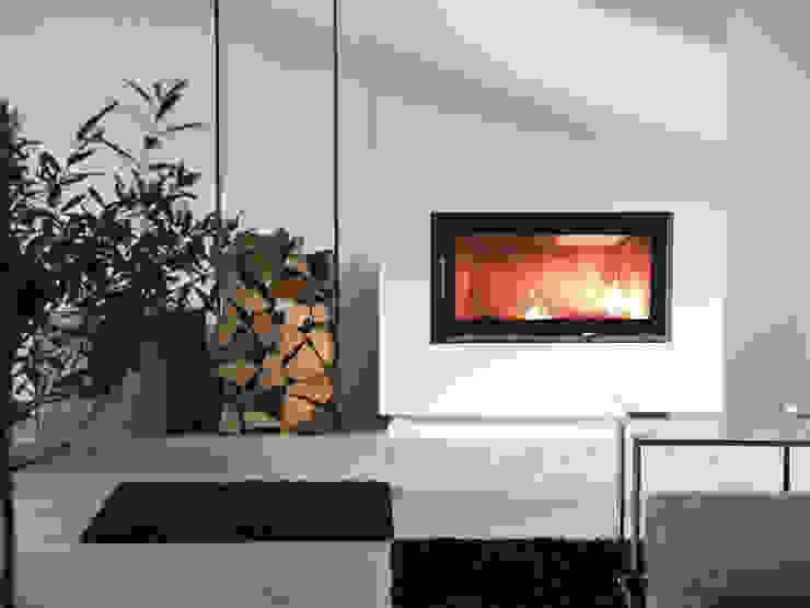 Kamin qbus architektur & innenarchitektur Moderne Wohnzimmer Weiß