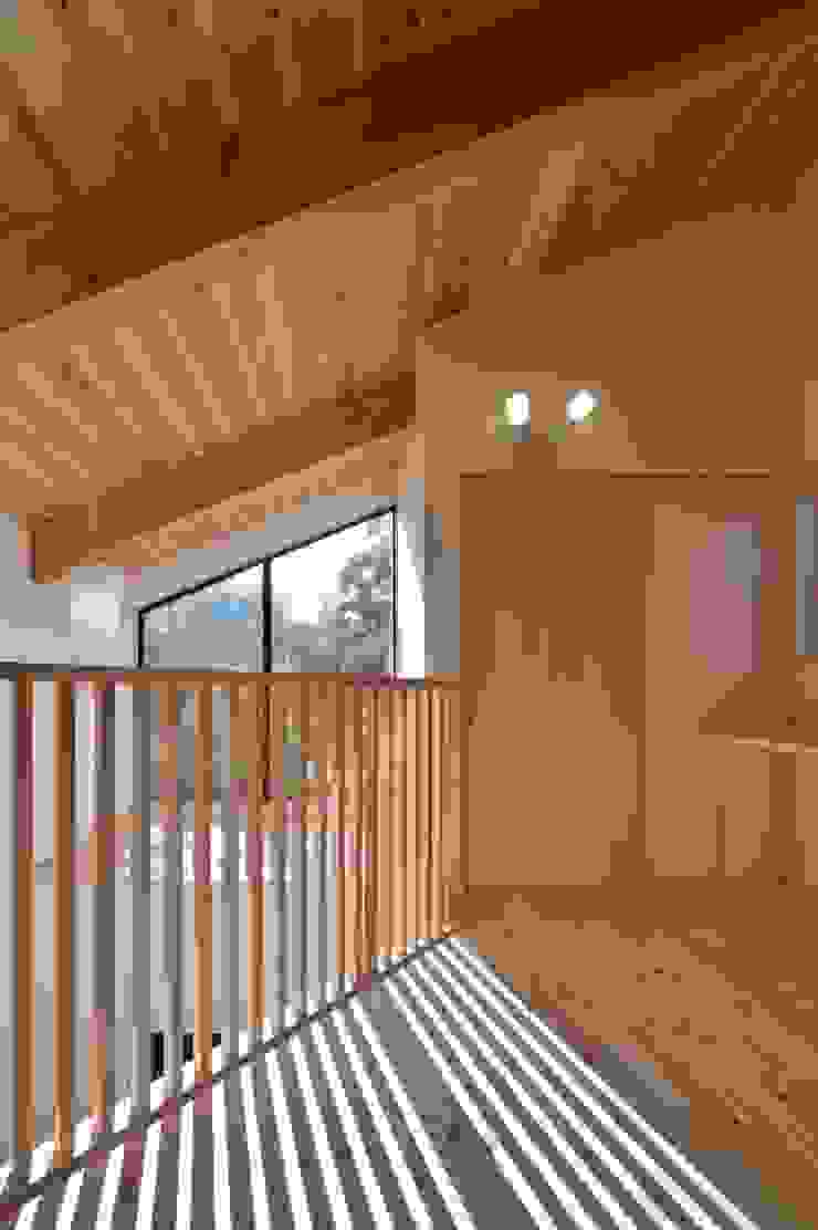 「大羽根園の家」, 若山建築設計事務所 若山建築設計事務所 Asian style corridor, hallway & stairs