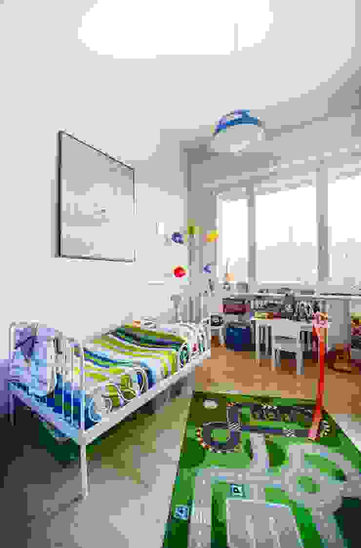 Natural light in children bedroom Studio Prospettiva Moderne Kinderzimmer