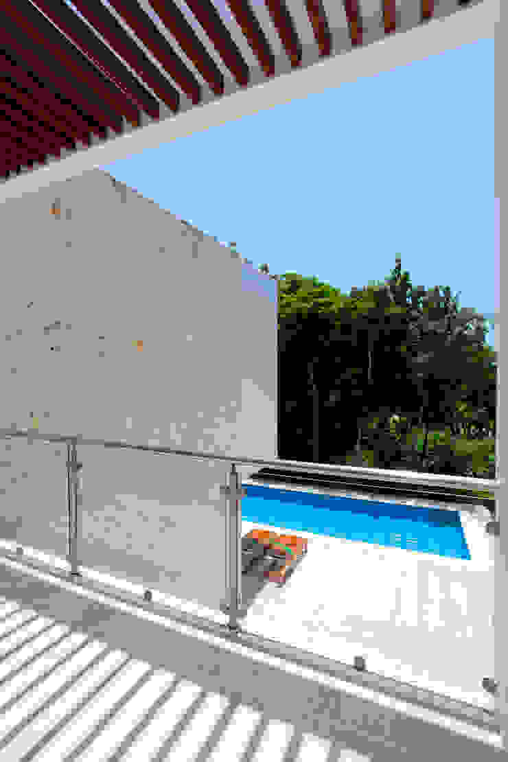 Enrique Cabrera Arquitecto Modern balcony, veranda & terrace