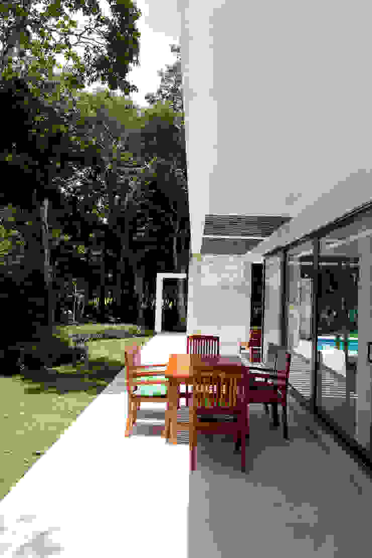 Enrique Cabrera Arquitecto Modern balcony, veranda & terrace