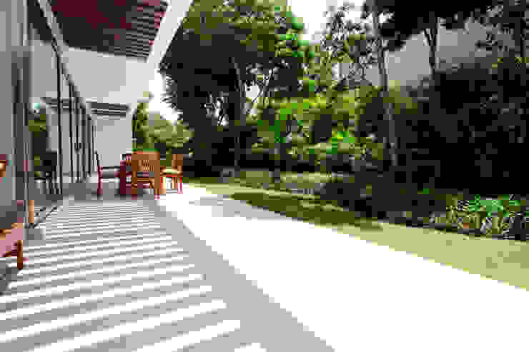 Enrique Cabrera Arquitecto Modern garden