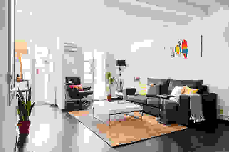 Home Staging para Alquilar una Vivienda en Barcelona, Markham Stagers Markham Stagers غرفة المعيشة Multicolored