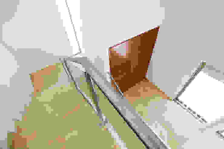 Enrique Cabrera Arquitecto Modern corridor, hallway & stairs