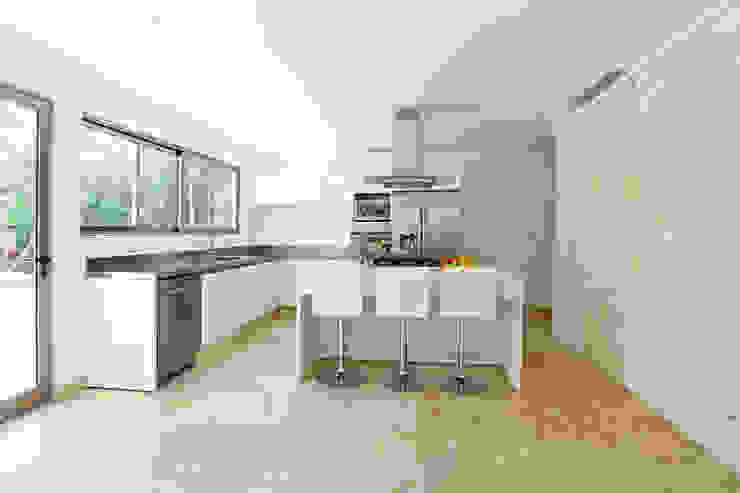 Enrique Cabrera Arquitecto Modern kitchen