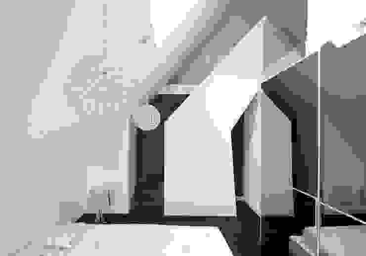 Slaapkamer MEF Architect Moderne slaapkamers slaapkamer,ramen,schuin dak,dubbele hoogte,meubels,kledinkast,spiegel,vloerkleden