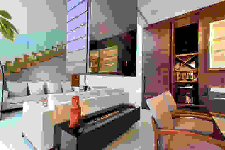 Casa Alphaville | Cond. das Árvores Maina Harboe Arquitetura Salas de estar modernas