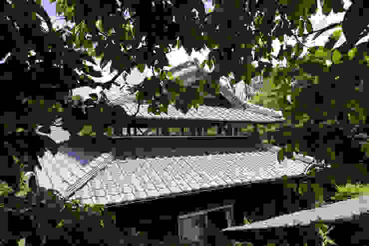 Case in stile asiatico di 総合建築植田 Asiatico