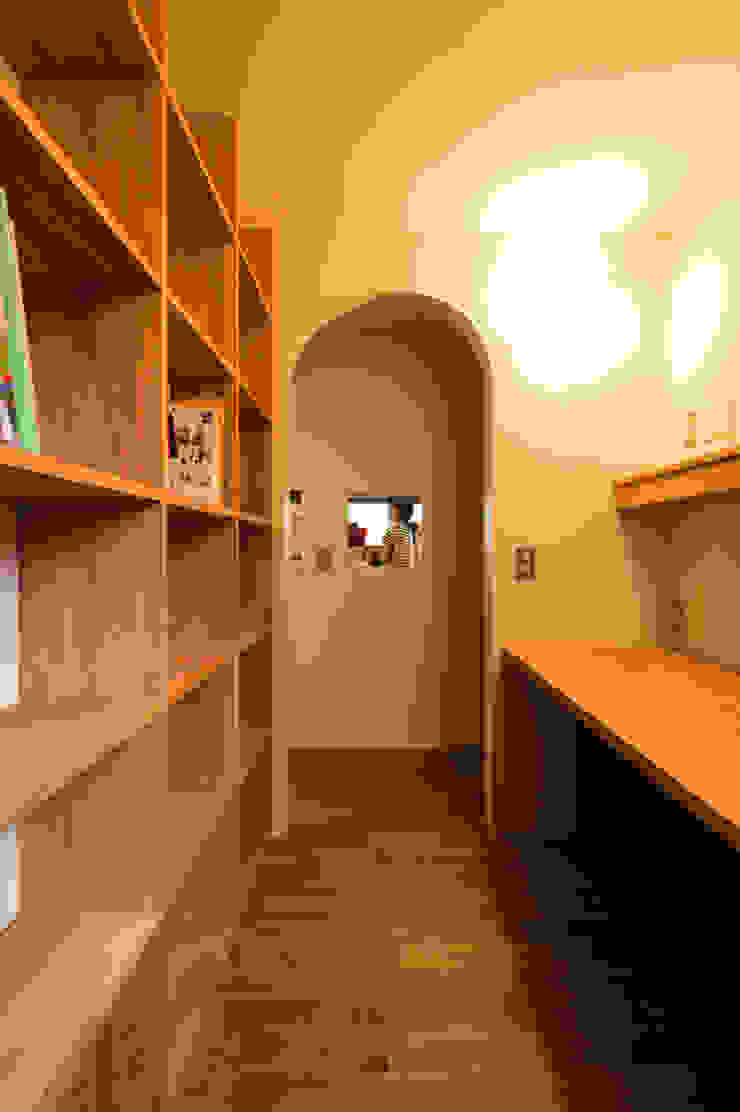 大きな一枚屋根の下で, エヌ スケッチ エヌ スケッチ Moderne Arbeitszimmer