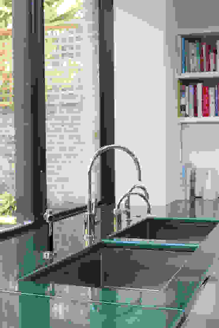Notting Hill home, Alex Maguire Photography Alex Maguire Photography Moderne Küchen Spülen und Armaturen