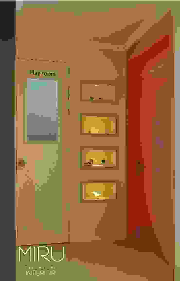 미루디자인 ГостинаяПолки