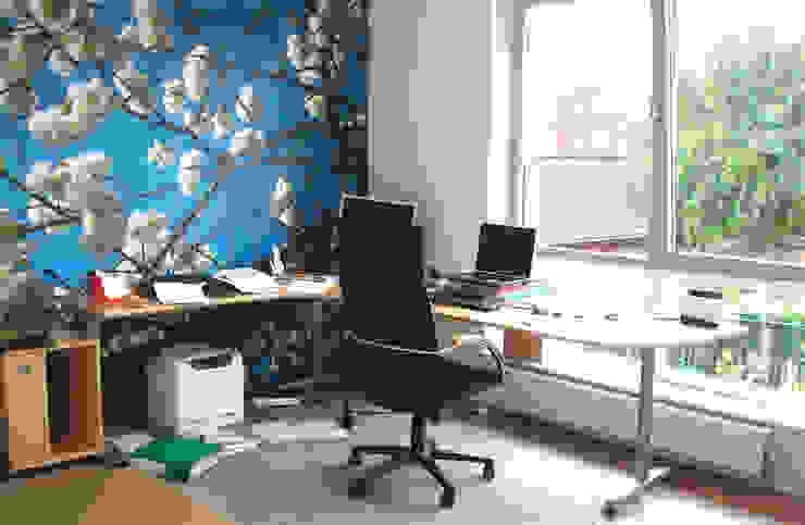 Werkkamer met uitzicht PAA Pattynama Ahaus Architectuur Moderne studeerkamer Tafel,Computer,Persoonlijke computer,Meubilair,Computerscherm,Computer tafel,Toetsenbord,Bureaustoel,Raam,Bureau