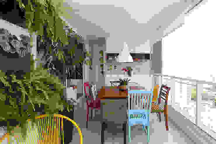 Apartamento LD, Duda Senna Arquitetura e Decoração Duda Senna Arquitetura e Decoração Ausgefallener Balkon, Veranda & Terrasse