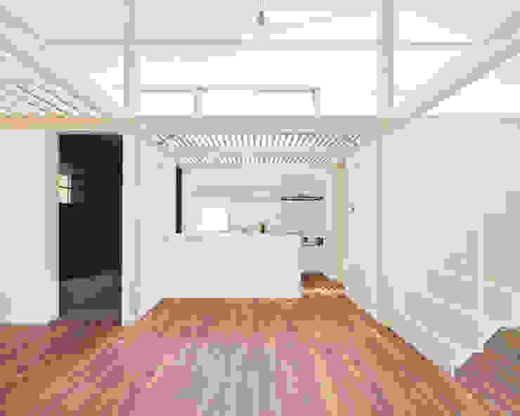 白いキッチンと相性の良い床のアイデア１０選 Homify