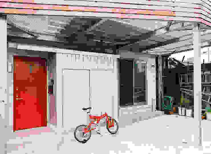 遠藤浩建築設計事務所 H,ENDOH ARCHTECT & ASSOCIATES Nowoczesny balkon, taras i weranda