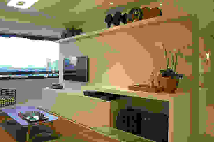 Ju Nejaim Arquitetura SalonesMuebles de televisión y dispositivos electrónicos