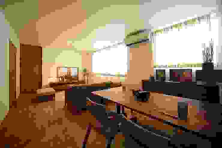 Modern living room by zuiun建築設計事務所 ／ 株式会社 ZUIUN Modern