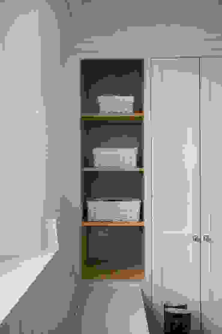 Ashurst House | Classic Contemporary Grey Painted Boot Room Humphrey Munson Kitchen
