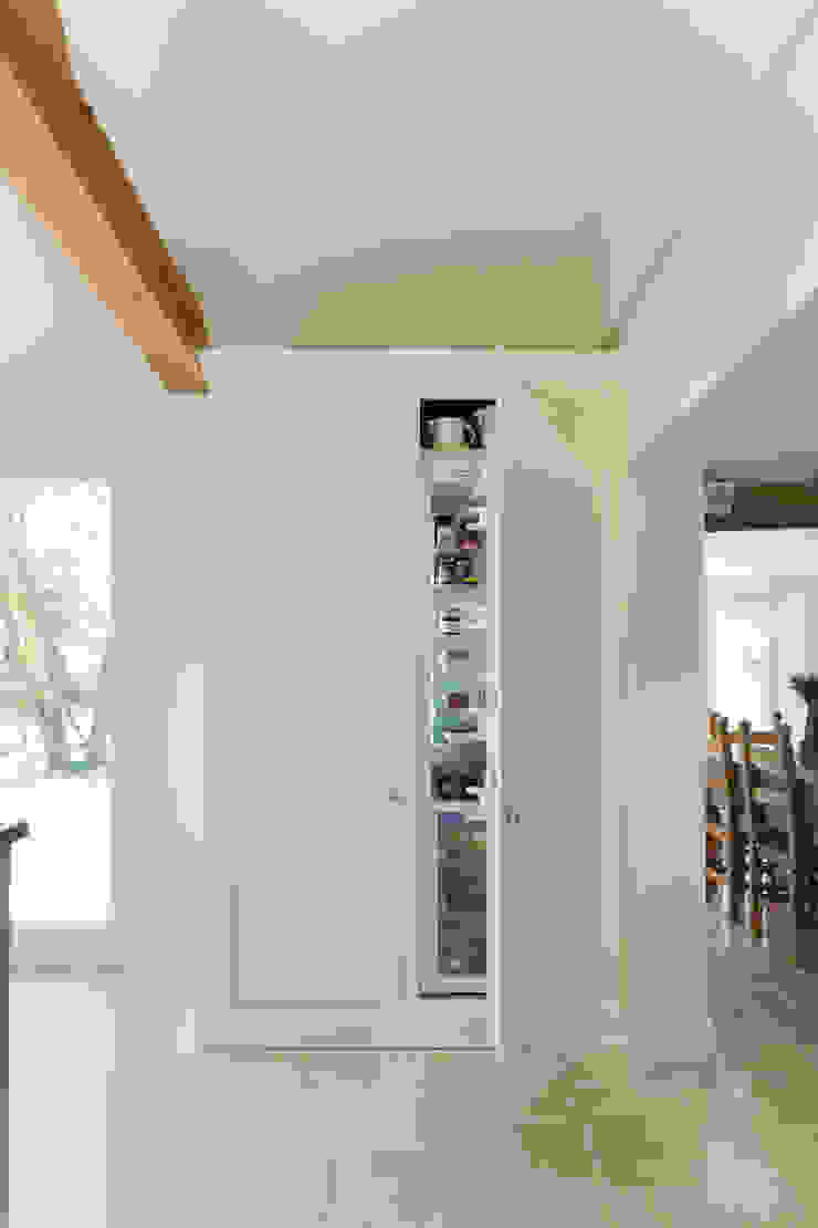 The Old House, Hertfordshire Classic Painted Shaker Kitchen by Humphrey Munson homify