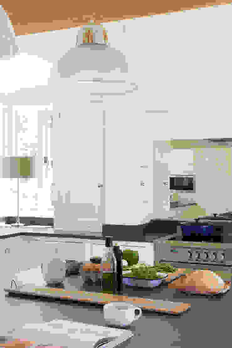 The Old House, Hertfordshire Classic Painted Shaker Kitchen homify