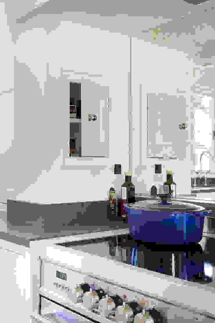 The Old House, Hertfordshire Classic Painted Shaker Kitchen by Humphrey Munson homify