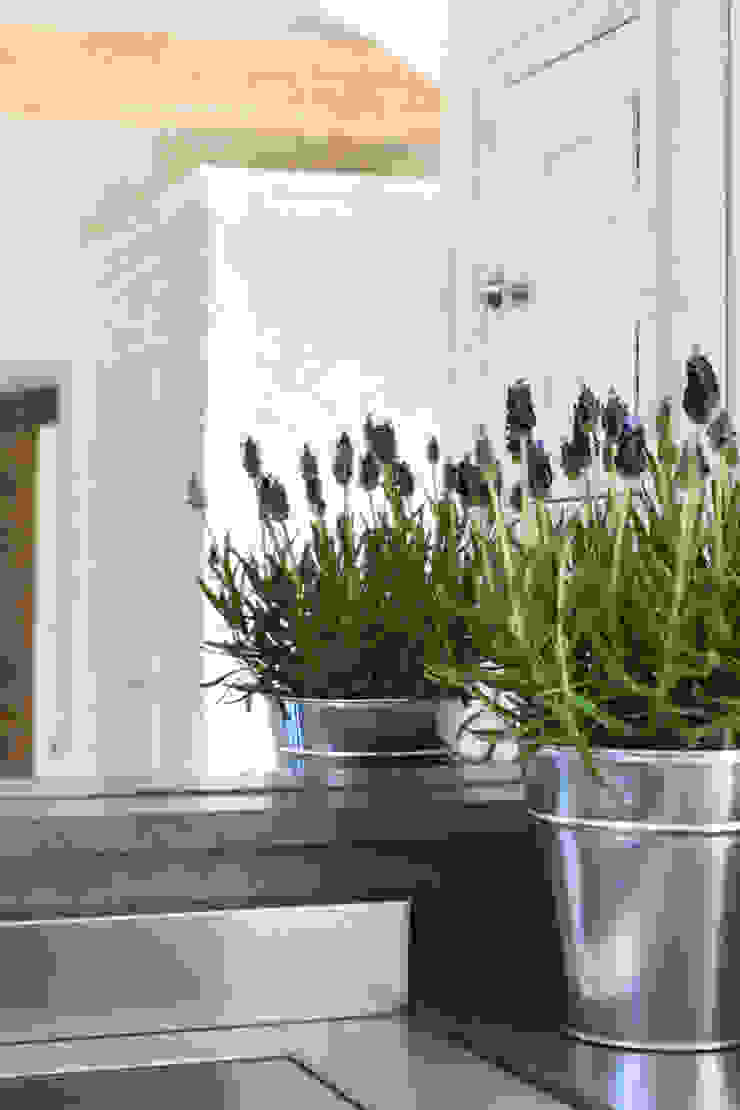 The Old House, Hertfordshire Classic Painted Shaker Kitchen by Humphrey Munson homify