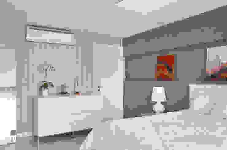 Casa Luxo Carolina Mendonça Projetos de Arquitetura e Interiores LTDA Quartos modernos