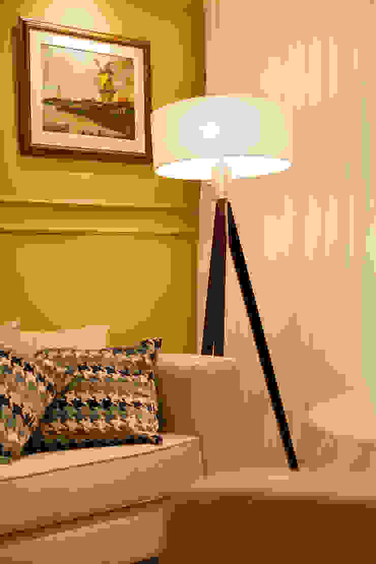 Salas de estar ecléticas por Passo3 Arquitetura Eclético