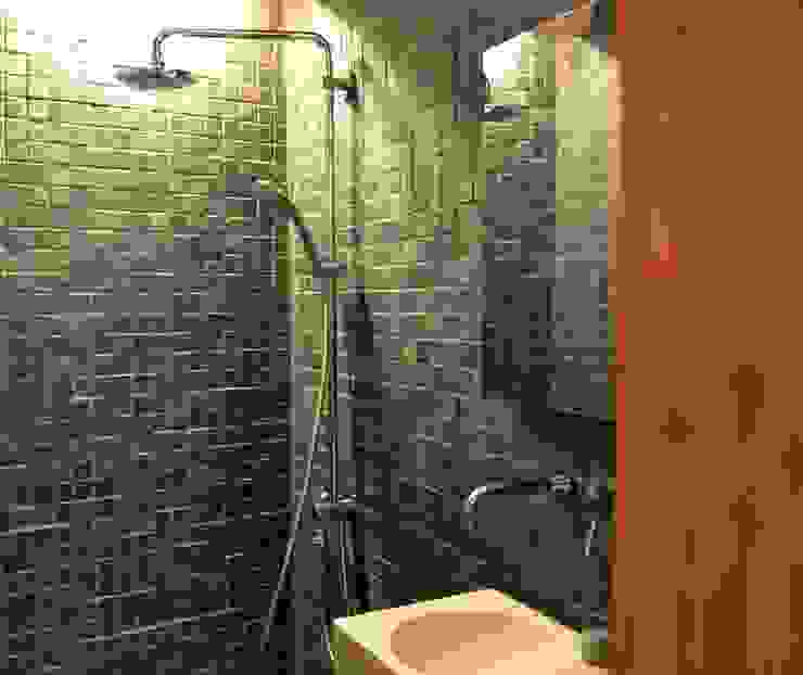 Badezimmer im Erdgeschoss André Rösch Architekt Rustikale Badezimmer