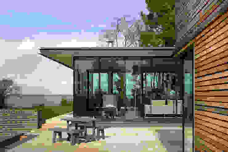 Seaglass House, The Manser Practice Architects + Designers The Manser Practice Architects + Designers Moderner Balkon, Veranda & Terrasse