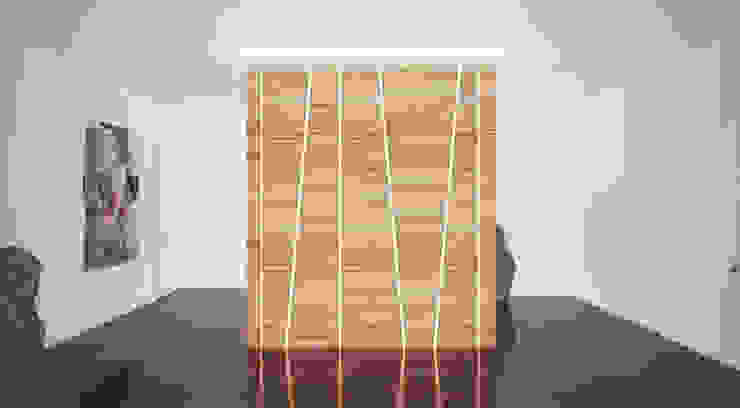 Corredores, halls e escadas minimalistas por Студия Максима Рубцова. Minimalista