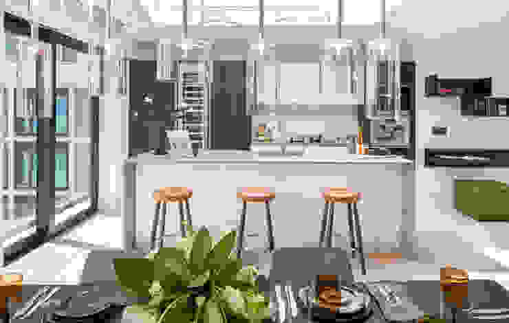 Roman House Penthouse The Manser Practice Architects + Designers Modern dining room