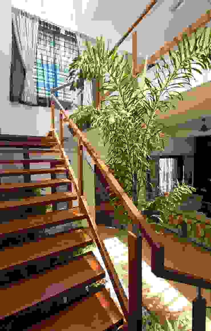 Muraliarchitects 모던스타일 복도, 현관 & 계단