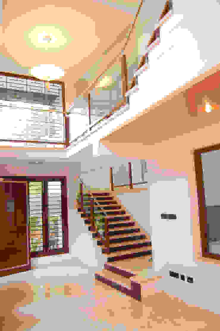 DR.HARIHARAN RESIDENCE, Muraliarchitects Muraliarchitects Hành lang, sảnh & cầu thang phong cách hiện đại