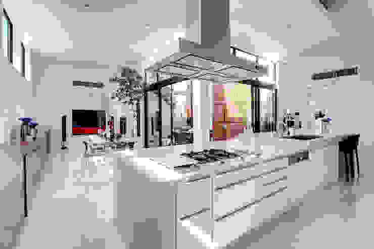 大きなキッチンに人が集う家, TERAJIMA ARCHITECTS／テラジマアーキテクツ TERAJIMA ARCHITECTS／テラジマアーキテクツ Cocinas modernas: Ideas, imágenes y decoración