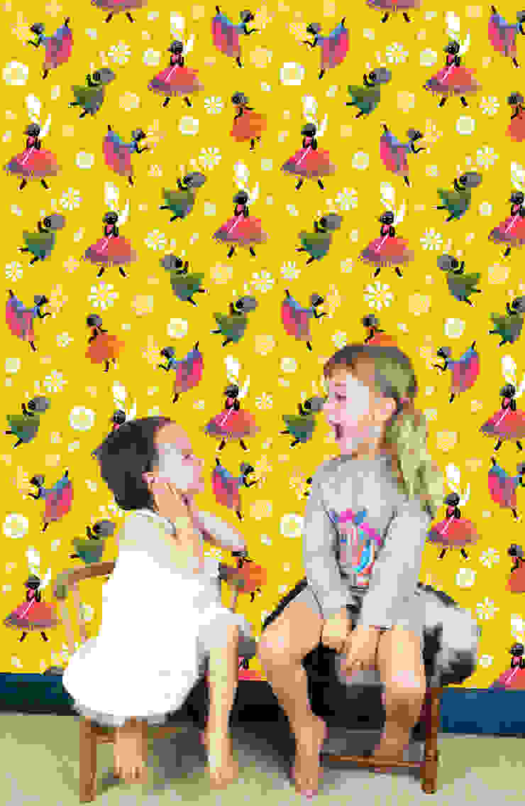 Flower Girls - Wallpaper - Yellow Sas and Yosh Moderne Wände & Böden Tapeten