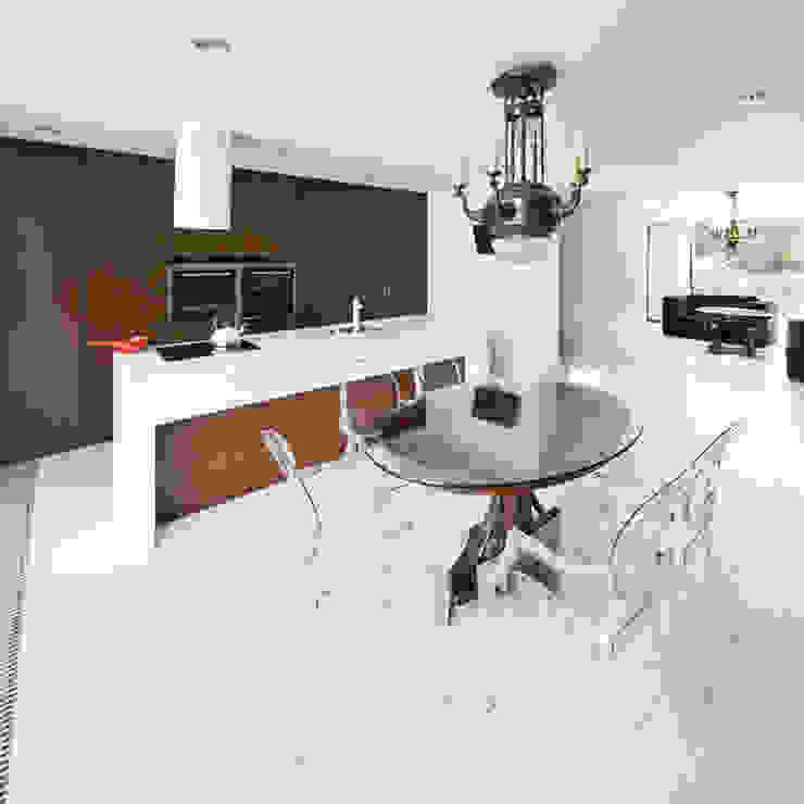 PERFORATED HOUSE INTERIOR, KLUJ ARCHITEKCI KLUJ ARCHITEKCI Modern Dining Room