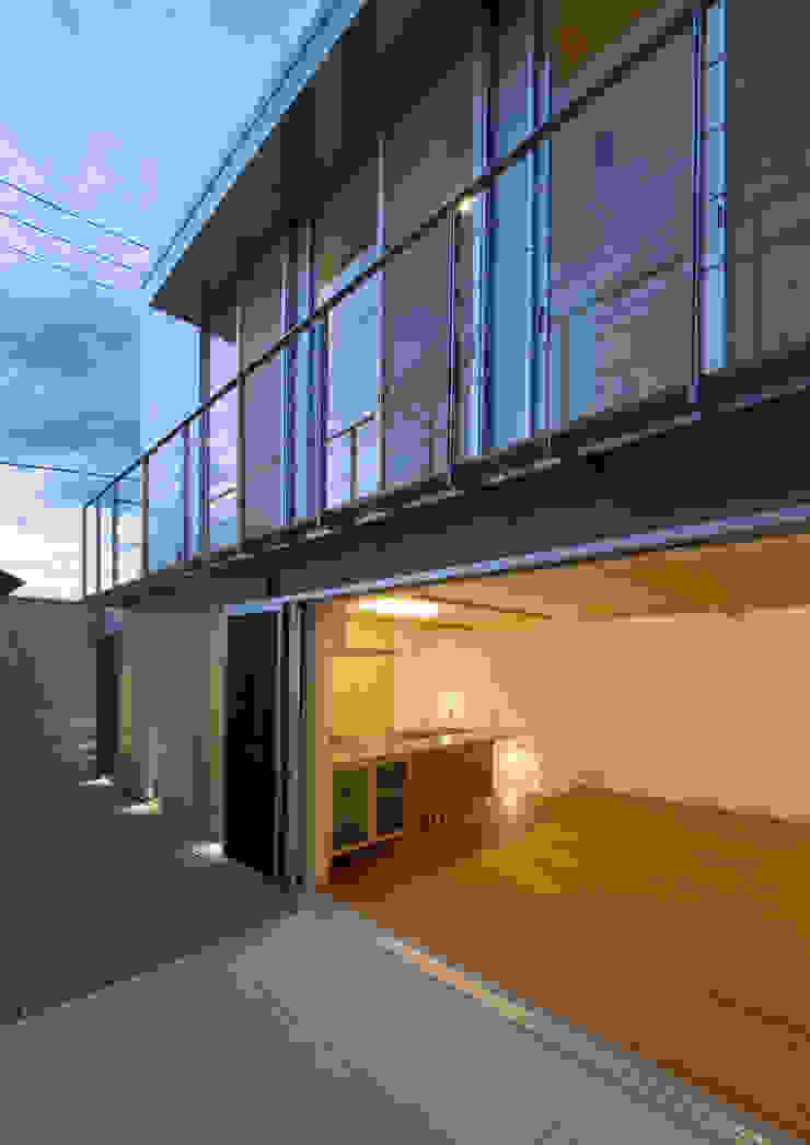 アトリエ24一級建築士事務所 Modern balcony, veranda & terrace