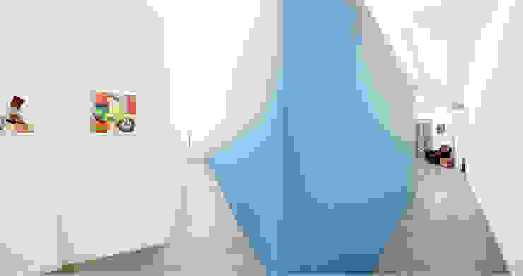 23bassi studio di architettura Minimalist corridor, hallway & stairs