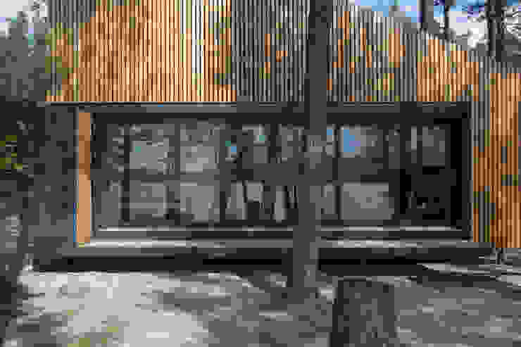 Lake Cabin FAM Architekti Casas modernas: Ideas, imágenes y decoración