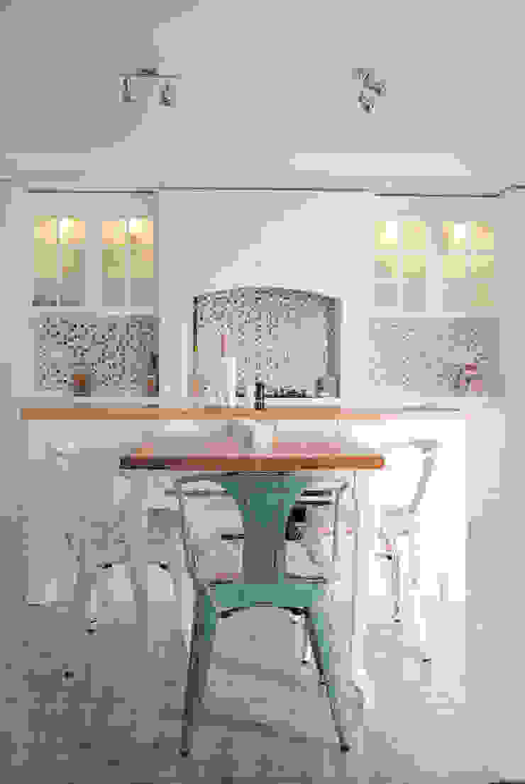 homify Klassische Küchen Tische und Sitzmöbel