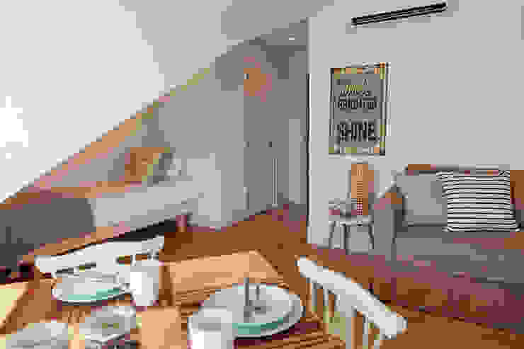 Sala – restyling para arrendamento turístico por Staging Factory Moderno