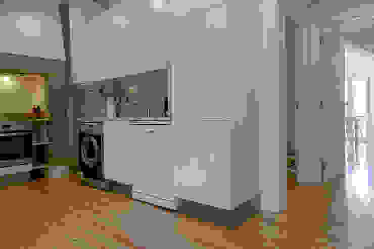 Cozinha – restyling para arrendamento turístico por Staging Factory Moderno