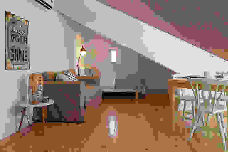 Sala – restyling para arrendamento turístico por Staging Factory Moderno